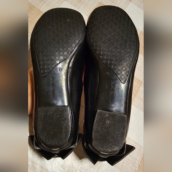 Nine West Women's Moyen Flat Black Leather Ballerina, 7½ B-5 - Picture 4 of 7